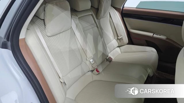 Hyundai Grandeur Hybrid (GN7) 2023 Белый из Кореи, фото 2