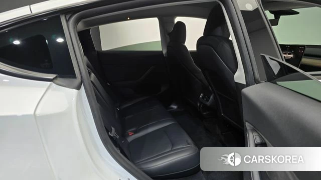 Tesla Model Y 2024 Белый из Кореи, фото 2