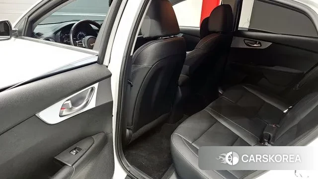 Kia The New K3 2nd generation 2022 Белый из Кореи, фото 2