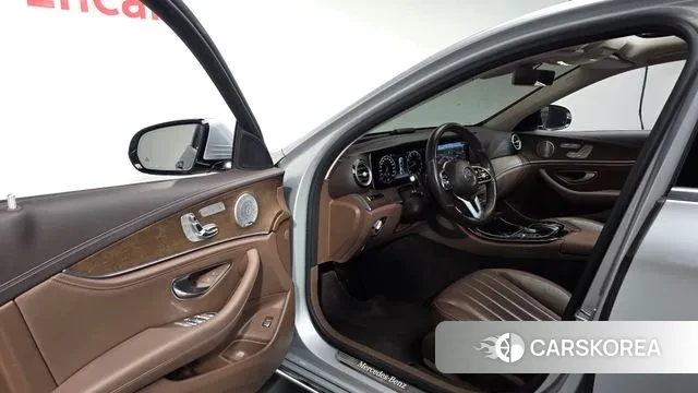 Mercedes-Benz E-Class W213 2019 Серебряный из Кореи, фото 2