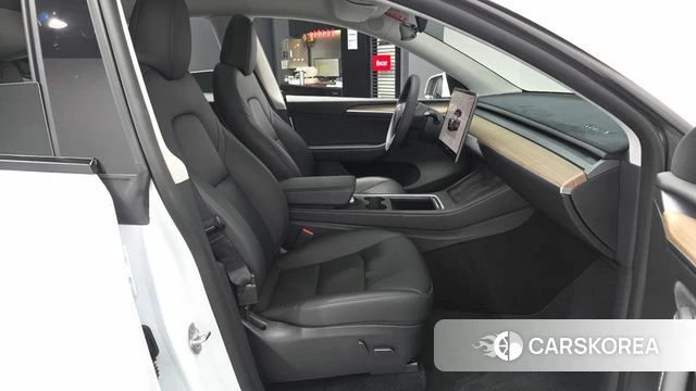 Tesla Model Y 2023 Белый из Кореи, фото 2
