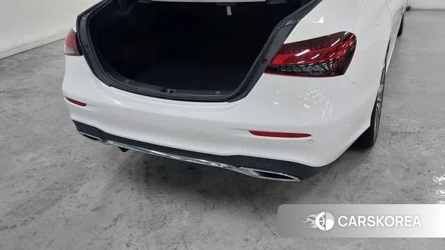 Mercedes-Benz E-Class W213 2022 Белый из Кореи, фото 2