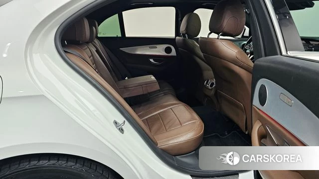 Mercedes-Benz E-Class W213 2019 Белый из Кореи, фото 2