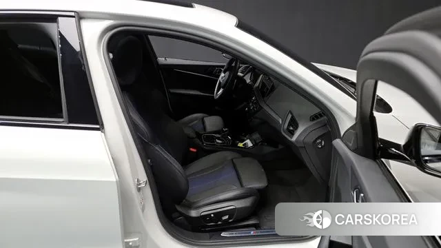 BMW 1 Series (F40) 2024 Белый из Кореи, фото 2