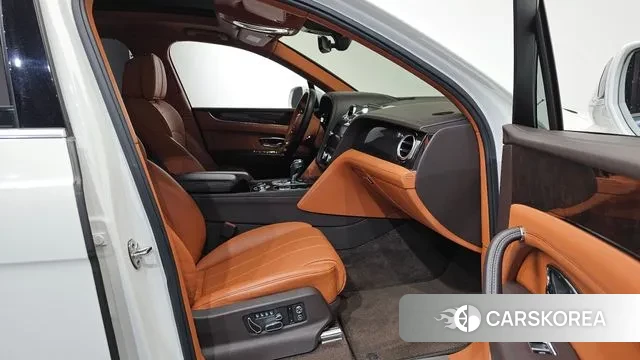Bentley Bentayga 2020 Белый из Кореи, фото 2