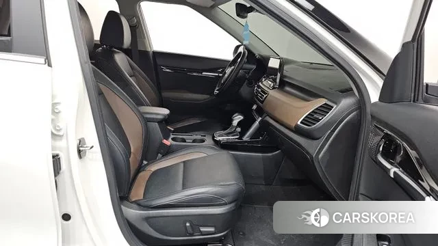 Kia Seltos 2022 Белый из Кореи, фото 2