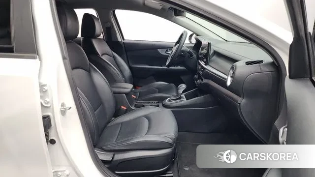 Kia The New K3 2nd generation 2021 Белый из Кореи, фото 2