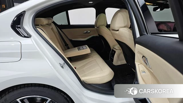 BMW 3 Series (G20) 2023 Белый из Кореи, фото 2