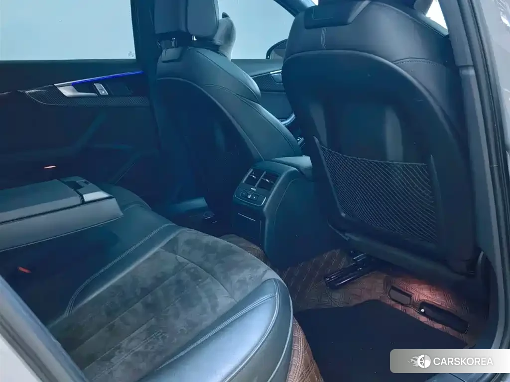 Audi A4L 2025 Silver/gray из Китая, фото 2