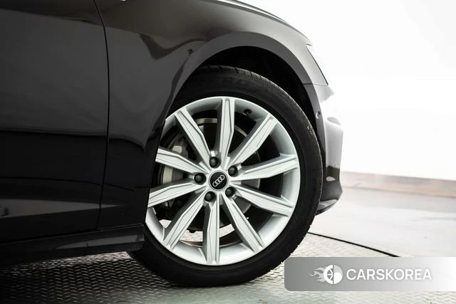 Audi A6L 2023 Черный из Китая, фото 2