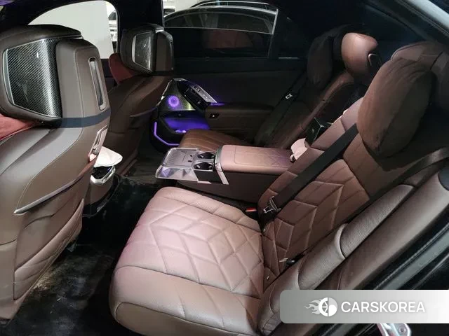 BMW i7 (G70) 2022 Черный двухцветный из Кореи, фото 2