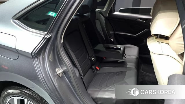 Volkswagen 7th Generation of Jetta 2024 Серый из Кореи, фото 2