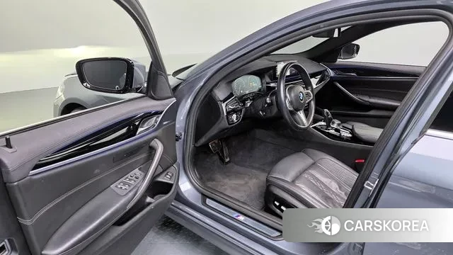 BMW 5 Series (G30) 2019 Серебристо-серый из Кореи, фото 2