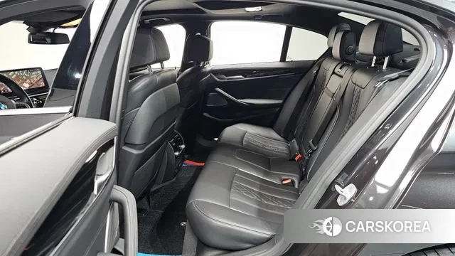 BMW 5 Series (G30) 2021 Серый из Кореи, фото 2