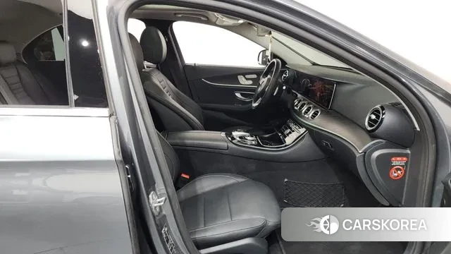 Mercedes-Benz E-Class W213 2018 Серый из Кореи, фото 2