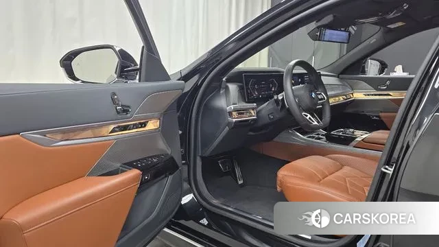 BMW 7 Series (G70) 2024 Черный из Кореи, фото 2