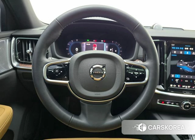 Volvo V60 Cross-Country 2nd Generation 2025 Белый из Кореи, фото 2