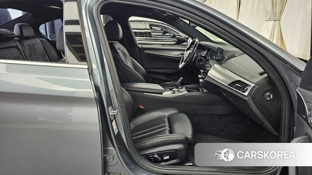 BMW 5 Series (G30) 2018 Серебристо-серый из Кореи, фото 2