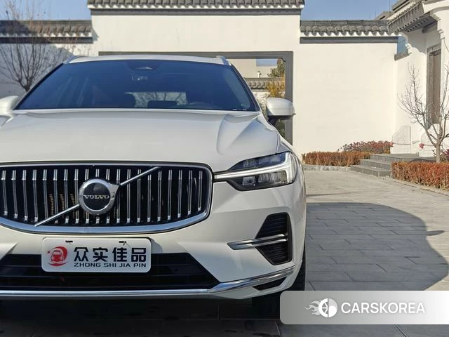 Volvo XC60 2022 Белый из Китая, фото 2