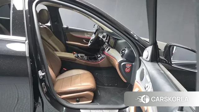 Mercedes-Benz E-Class W213 2018 Черный из Кореи, фото 2