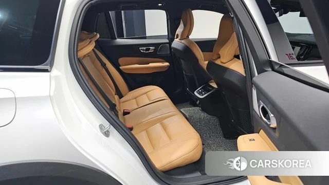 Volvo V60 Cross-Country 2nd Generation 2024 Белый из Кореи, фото 2