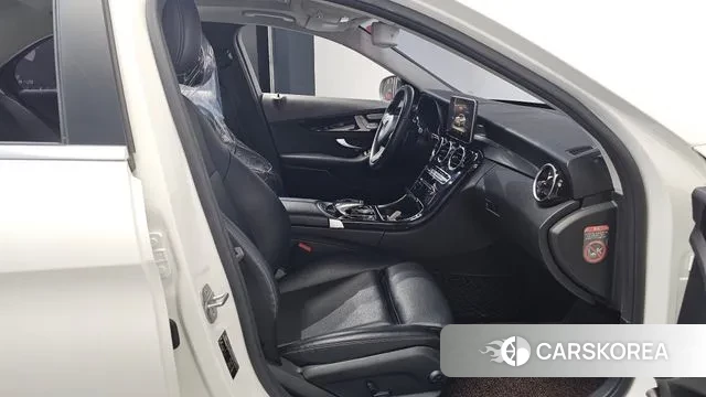 Mercedes-Benz C-Class W205 2018 Белый из Кореи, фото 2