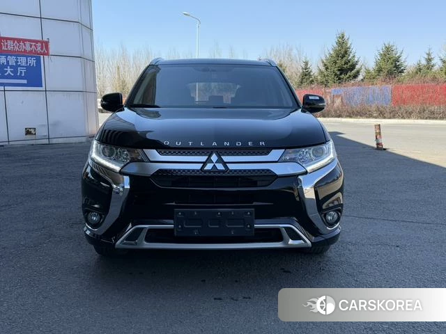 Mitsubishi  Outlander 2022 Черный из Китая, фото 2