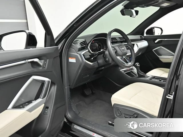 Audi Q3 (F3) 2023 Черный из Кореи, фото 2