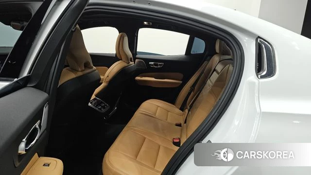 Volvo S60 3rd generation 2019 Белый из Кореи, фото 2