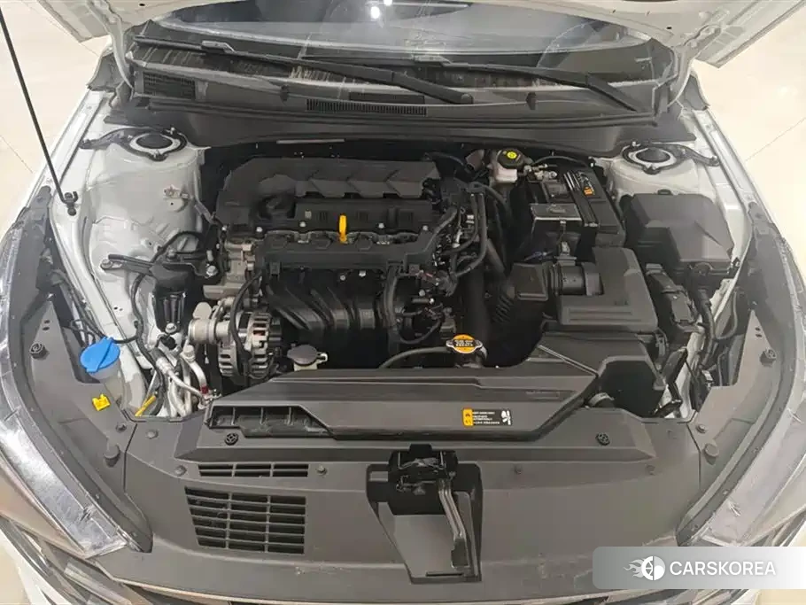 Hyundai Elantra 2023 Белый из Китая, фото 2