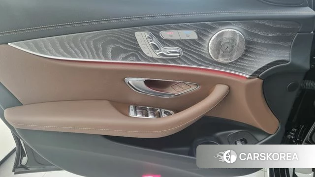 Mercedes-Benz E-Class W213 2022 Черный из Кореи, фото 2