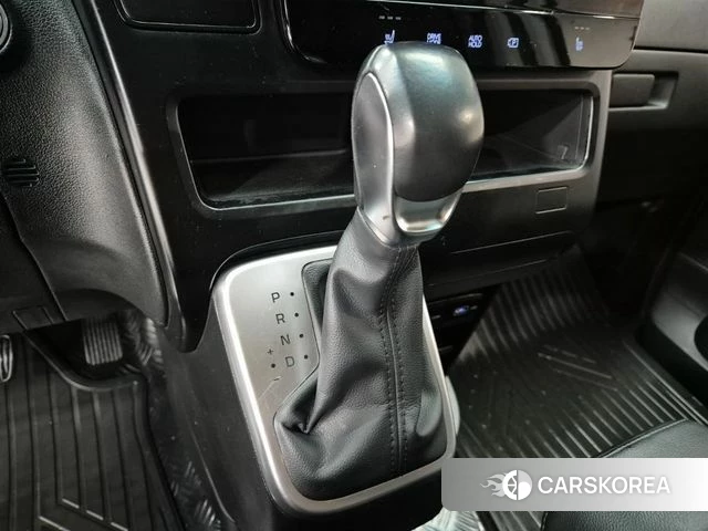 Hyundai Staria 2022 Серебряный из Кореи, фото 2
