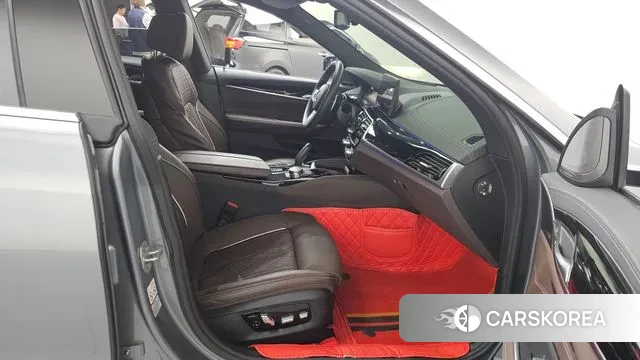 BMW 6 Series GT (G32) 2023 Серебристо-серый из Кореи, фото 2