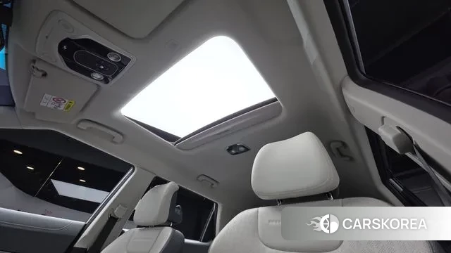 Ssangyong Torres EVX 2023 Светло-серебряный цвет из Кореи, фото 2