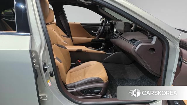 Lexus ES300h 7th generation 2019 Песочный из Кореи, фото 2