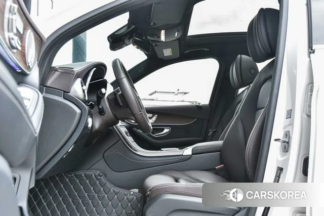 Mercedes-Benz GLC 2021 Белый из Китая, фото 2