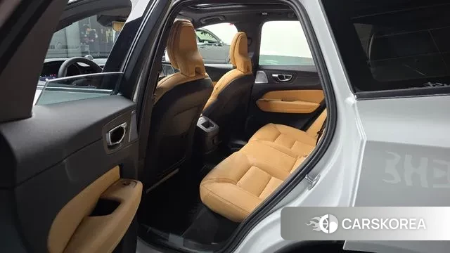 Volvo XC60 second Generation 2025 Белый из Кореи, фото 2