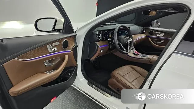 Mercedes-Benz E-Class W213 2023 Белый из Кореи, фото 2