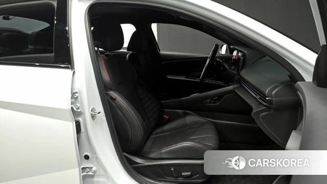 Hyundai The New Avante (CN7) 2024 Белый из Кореи, фото 2