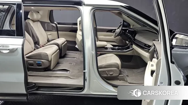 Kia The New Carnival 4th Generation 2023 Серебристо-серый из Кореи, фото 2