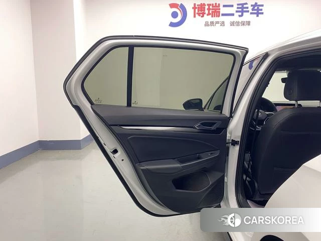 Volkswagen Golf 2022 Белый из Китая, фото 2