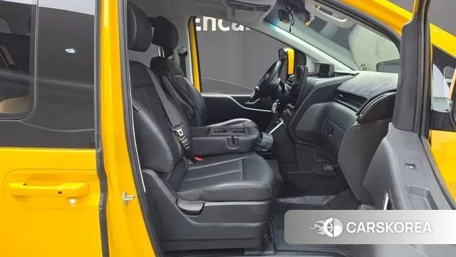 Hyundai Staria 2022 Желтый из Кореи, фото 2