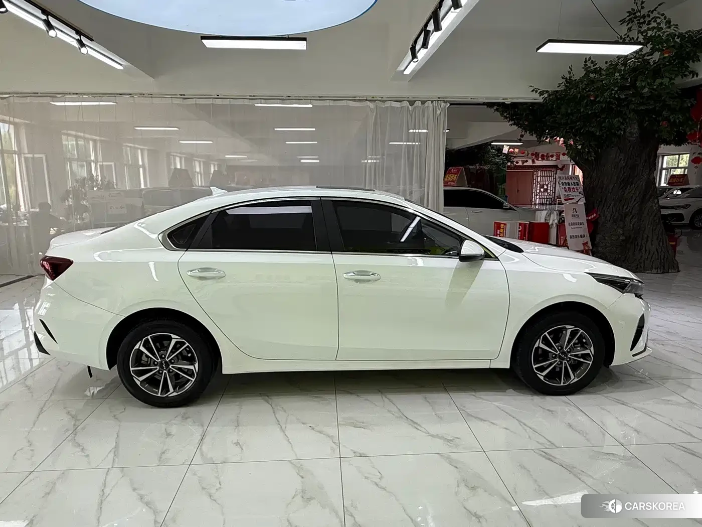 Kia K3 2023 Белый из Китая, фото 2