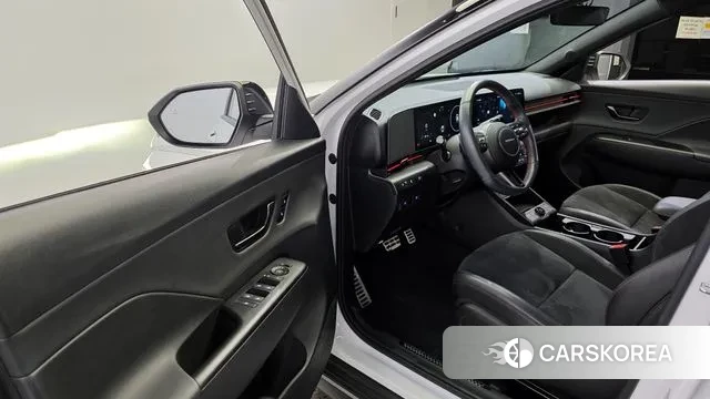 Hyundai Kona (SX2) 2023 Белый из Кореи, фото 2