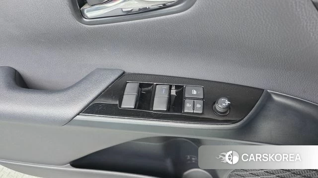 Toyota Prius 4th Generation 2022 Белый из Кореи, фото 2