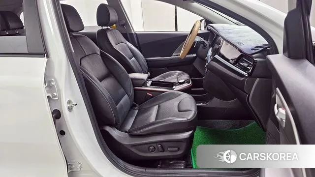 Kia Niro Plus 2022 Белый из Кореи, фото 2