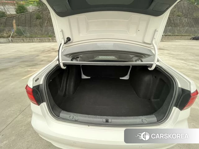Volkswagen Lavida 2022 Белый из Китая, фото 2