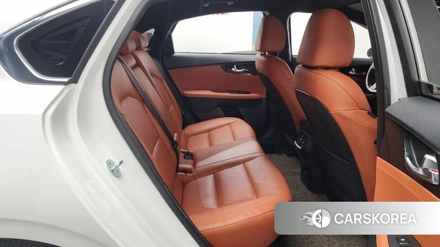 Kia The New K3 2nd generation 2023 Белый из Кореи, фото 2