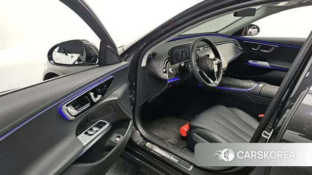 Mercedes-Benz E-Class W214 2025 Черный из Кореи, фото 2