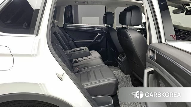 Volkswagen Tiguan second Generation 2024 Белый из Кореи, фото 2